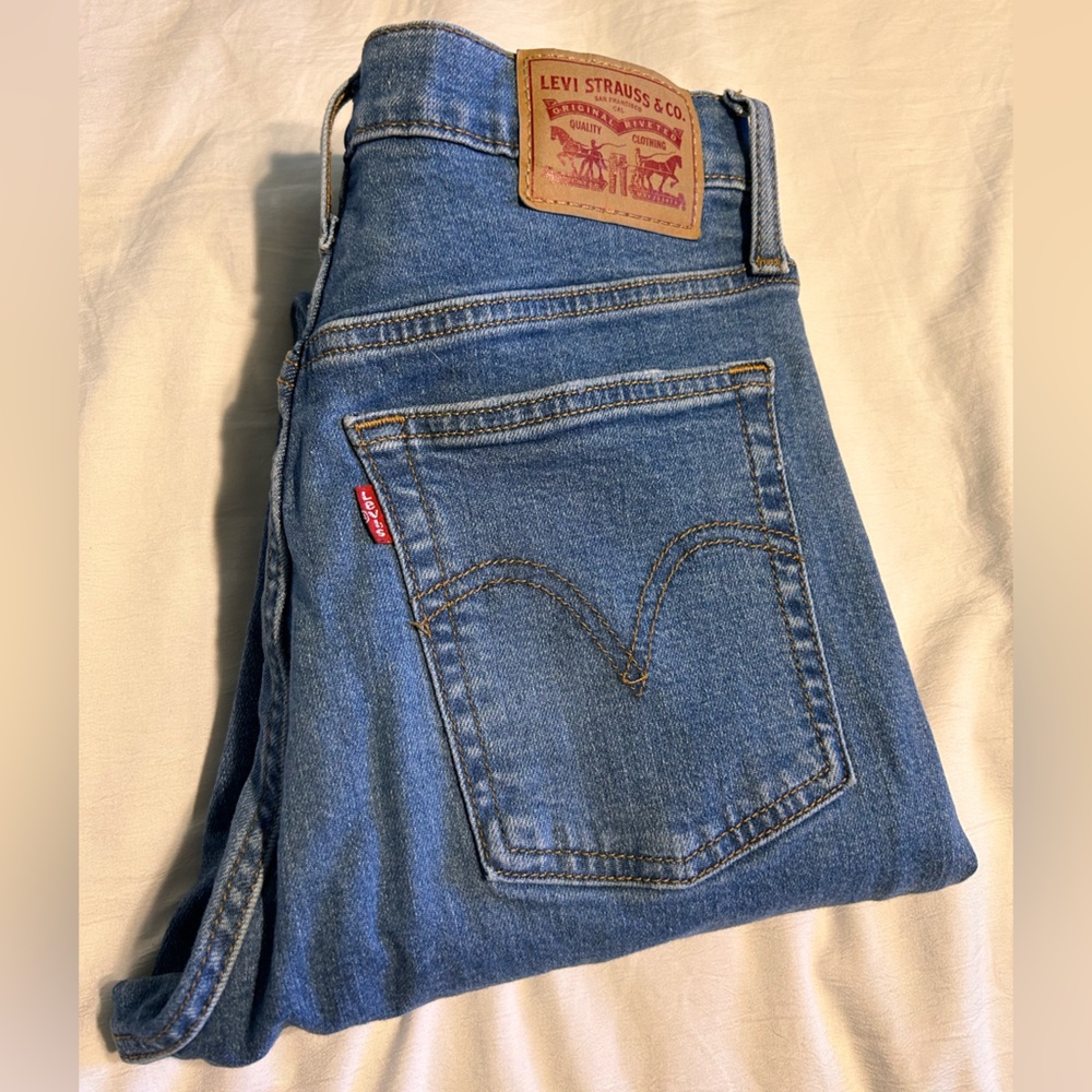 Levi’s Wedgie Skinny Jeans - Picture 5 of 6